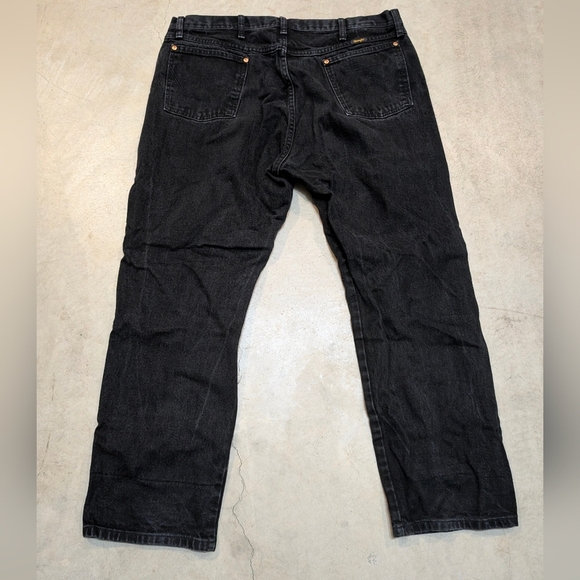 Wrangler 13MWZWK Men's 40x30 (38x30) Relaxed Black Jeans - Picture 2 of 5